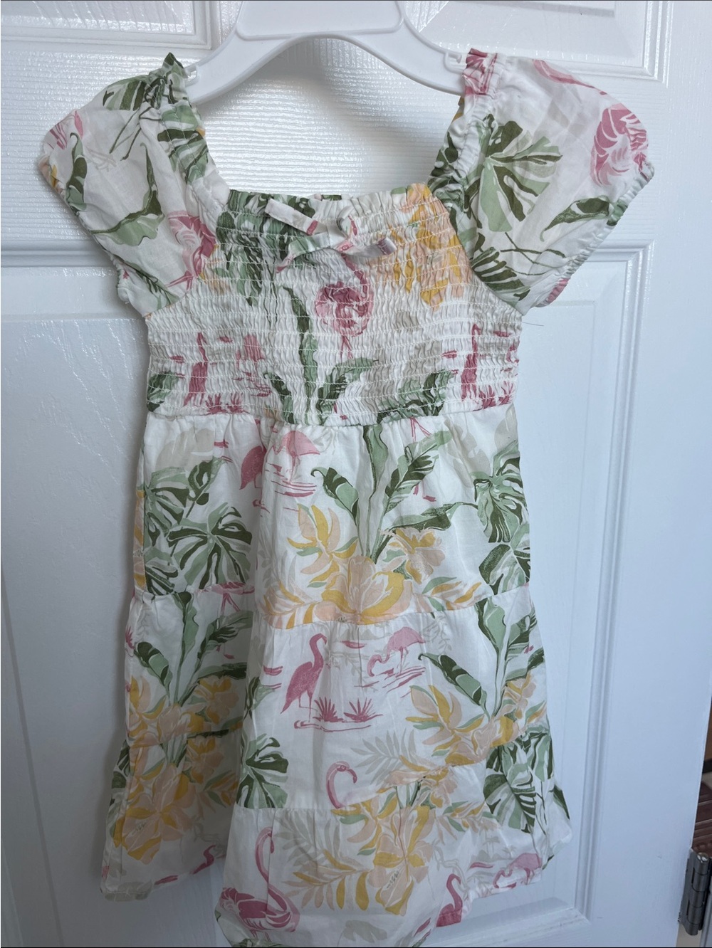 Children’s place New no tags size 4 ' White Tropical Floral Smocked Dress 🦩🌸